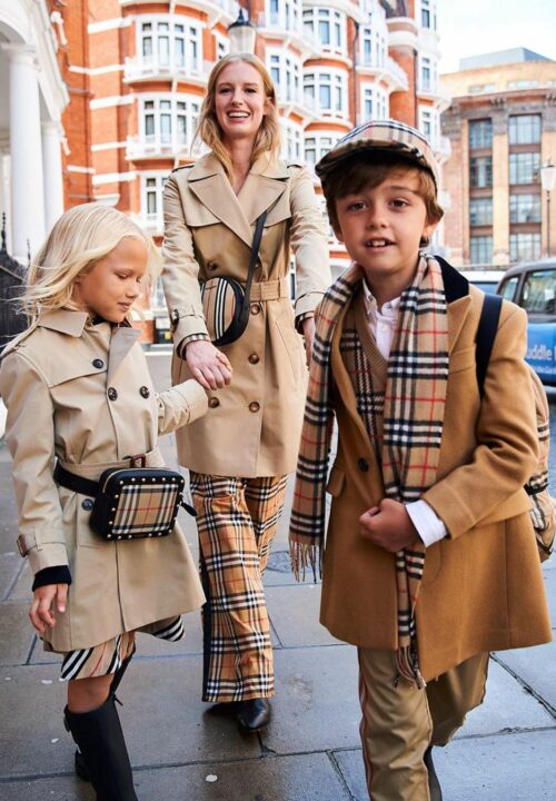 Viaggio nella moda britannica con Burberry kids